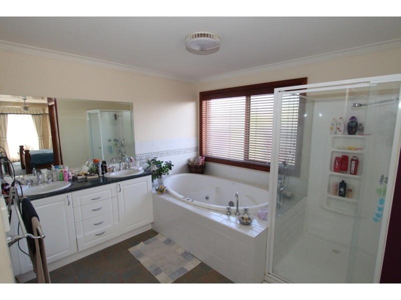 20 Runnymeade Lane, Brookfield VIC 3338