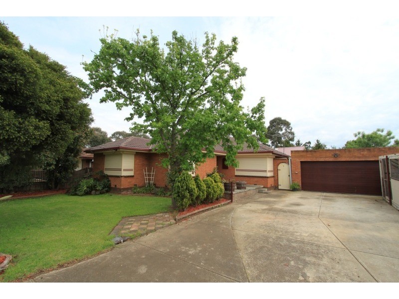 9 Riddle Drive, Melton VIC 3337