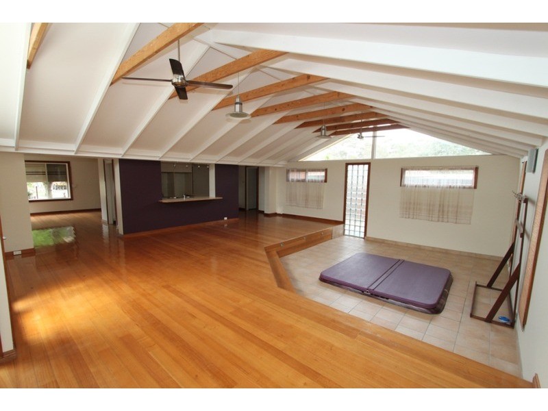 9 Riddle Drive, Melton VIC 3337