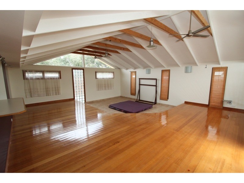 9 Riddle Drive, Melton VIC 3337