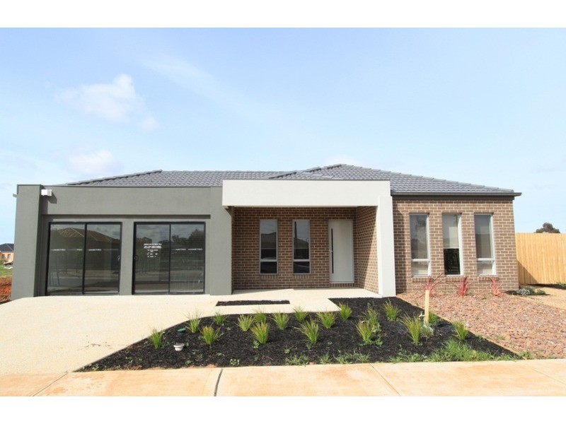 10 Turf Club Boulevard, Melton South VIC 3338