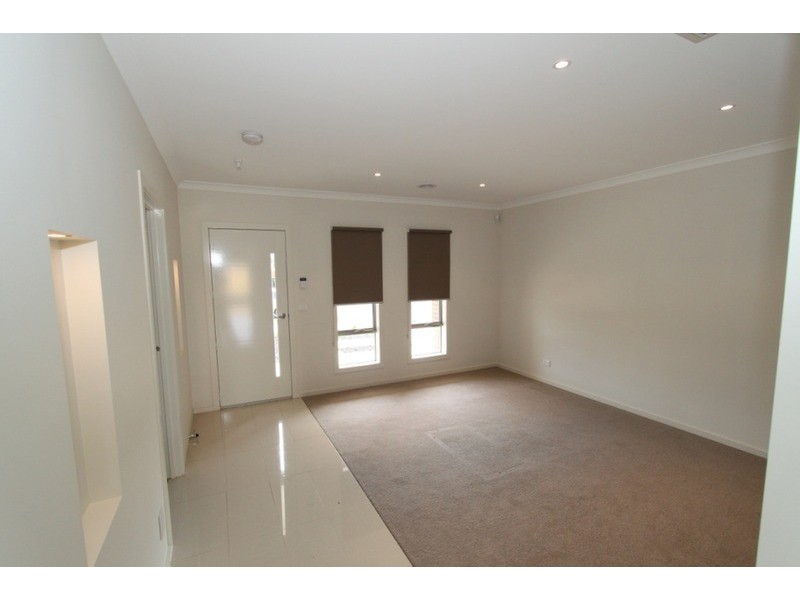 10 Turf Club Boulevard, Melton South VIC 3338