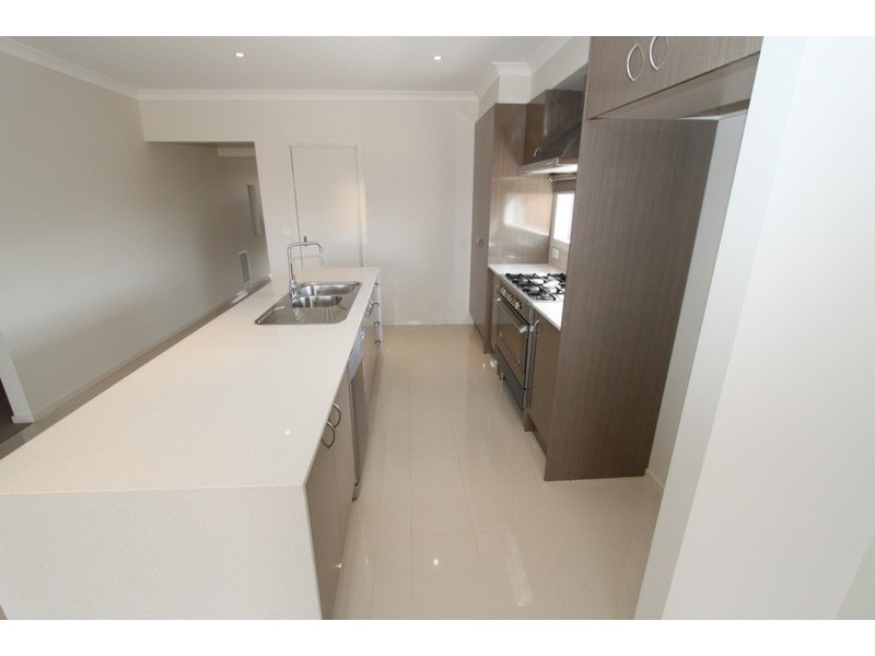 10 Turf Club Boulevard, Melton South VIC 3338