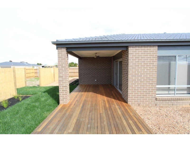 10 Turf Club Boulevard, Melton South VIC 3338