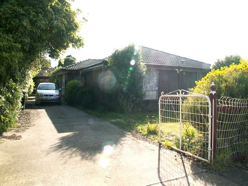 9 Carina Drive, Melton VIC 3337