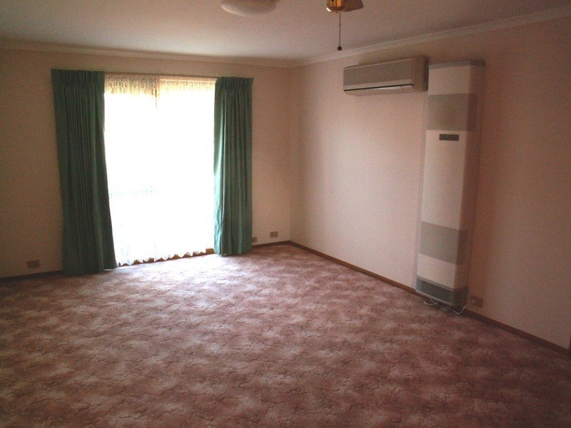 2/15 Smoult Drive, Kurunjang VIC 3337