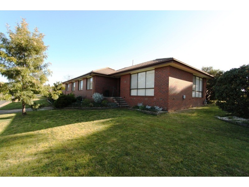 10 Worrowing Court, Kurunjang VIC 3337