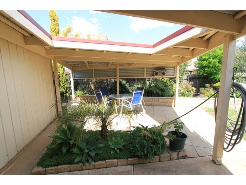11 Hillsmeade Drive, Melton West VIC 3337