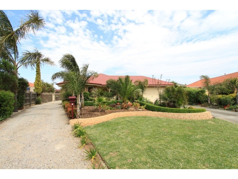 11 Hillsmeade Drive, Melton West VIC 3337