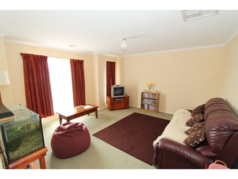 34 Fiddlewood Turn, Melton West VIC 3337