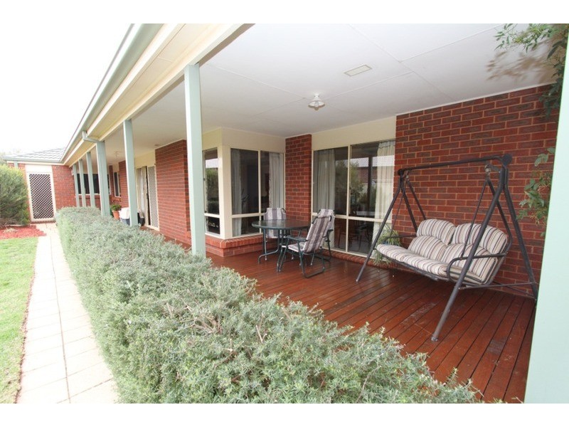 34 Fiddlewood Turn, Melton West VIC 3337