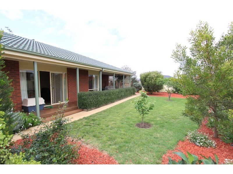 34 Fiddlewood Turn, Melton West VIC 3337