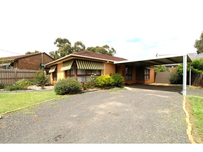 30 Riddle Drive, Melton VIC 3337