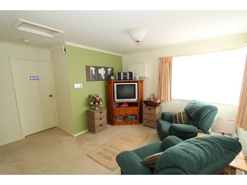 16 Bernard Drive, Melton South VIC 3338