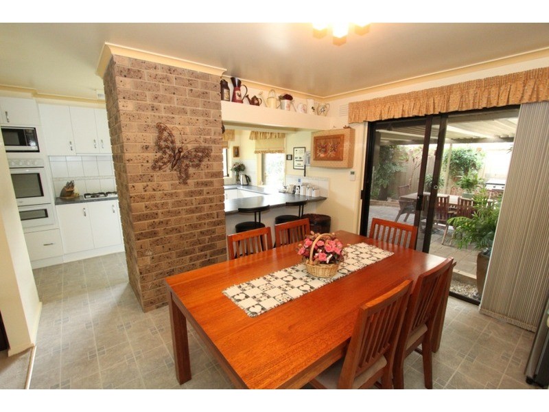 16 Bernard Drive, Melton South VIC 3338