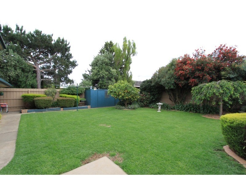 16 Bernard Drive, Melton South VIC 3338