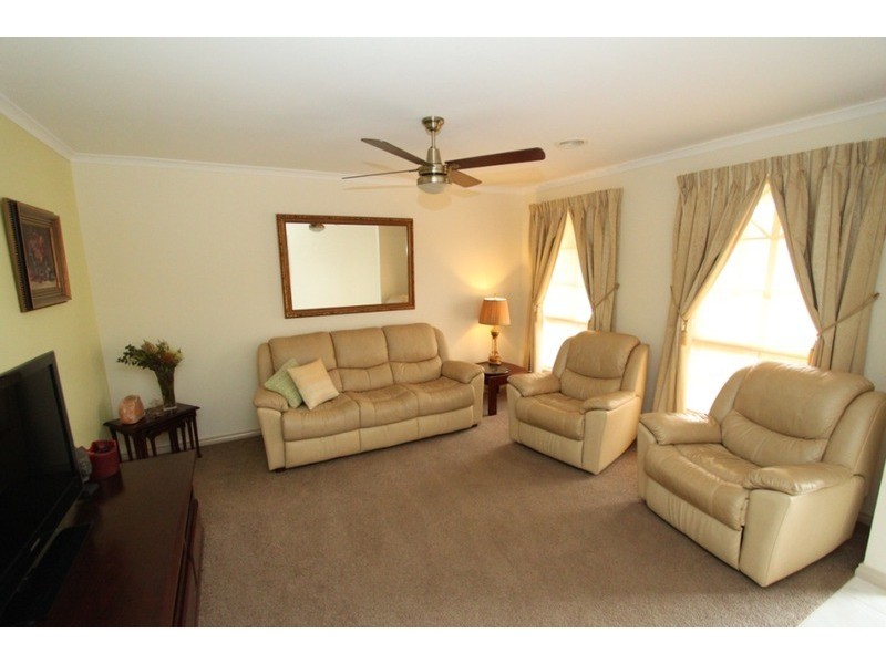 22 Lomandra Bowl, Melton West VIC 3337