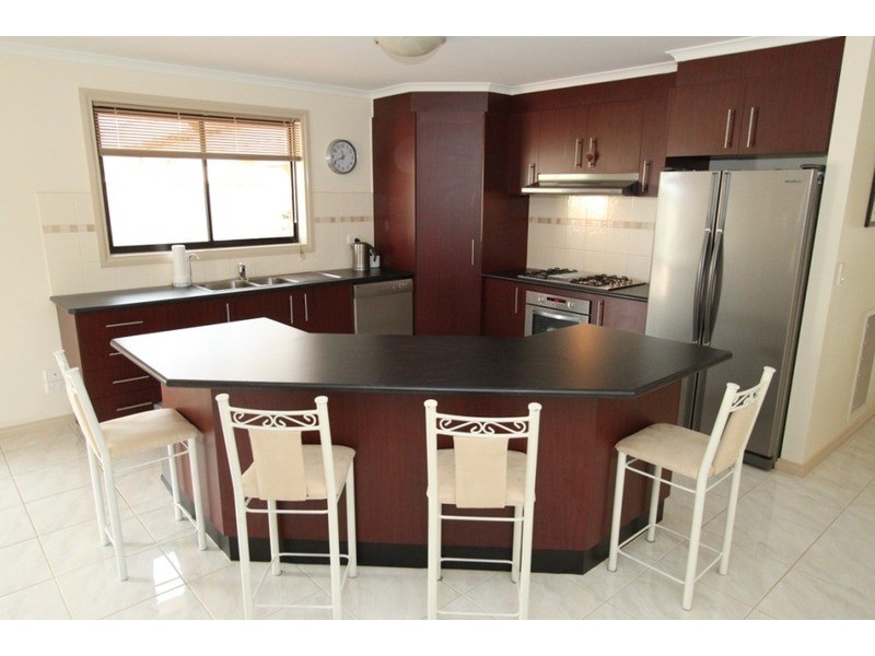 22 Lomandra Bowl, Melton West VIC 3337