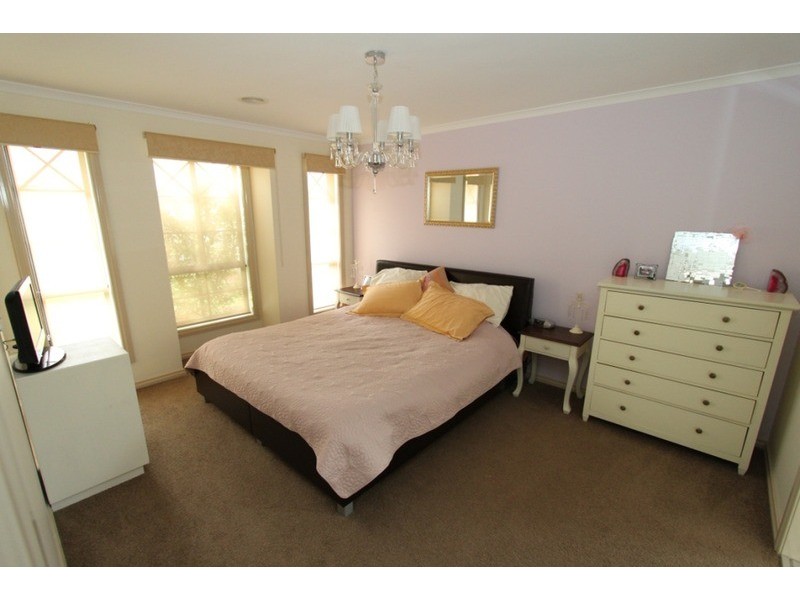 22 Lomandra Bowl, Melton West VIC 3337