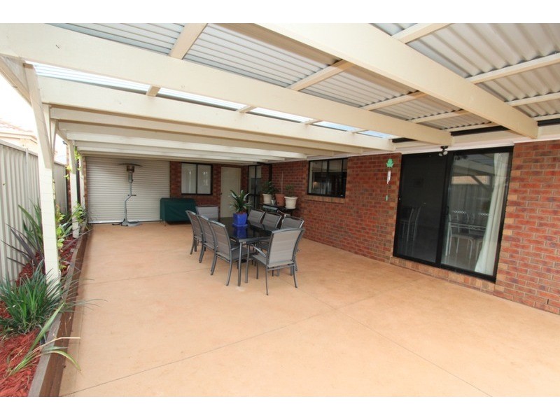 22 Lomandra Bowl, Melton West VIC 3337