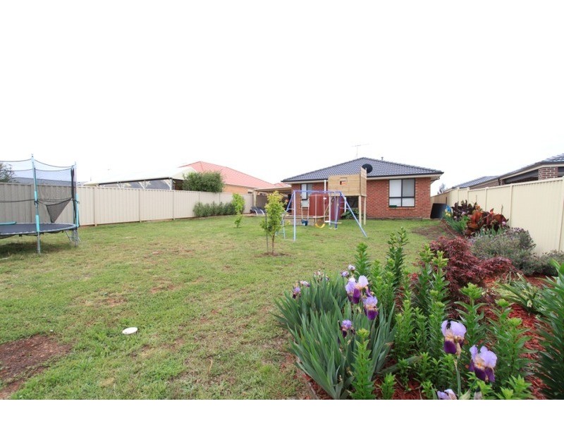 22 Lomandra Bowl, Melton West VIC 3337