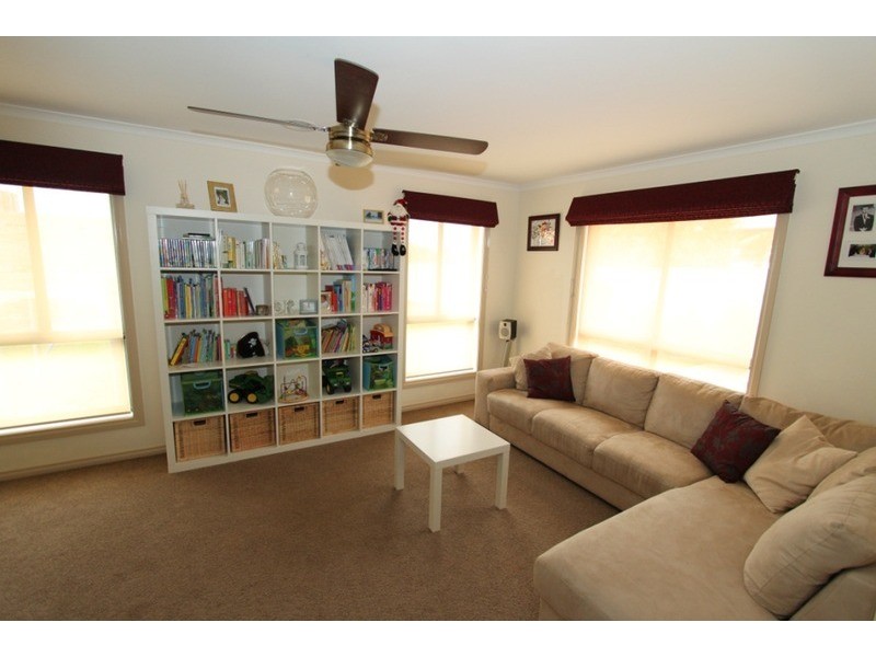 22 Lomandra Bowl, Melton West VIC 3337