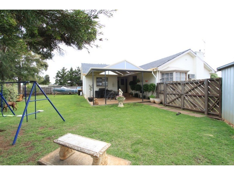 101 Vista Drive, Melton VIC 3337