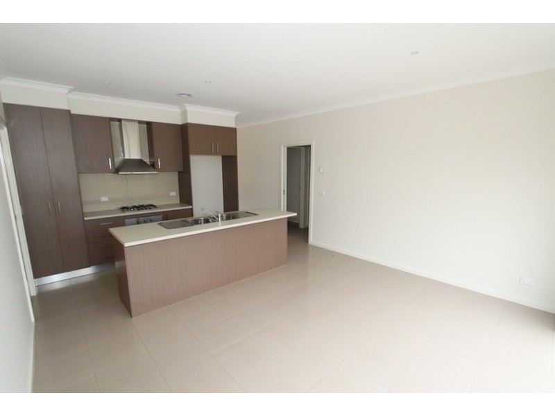 2/7 Fishburn Grove, Melton West VIC 3337