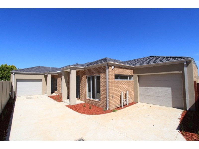 2/7 Fishburn Grove, Melton West VIC 3337