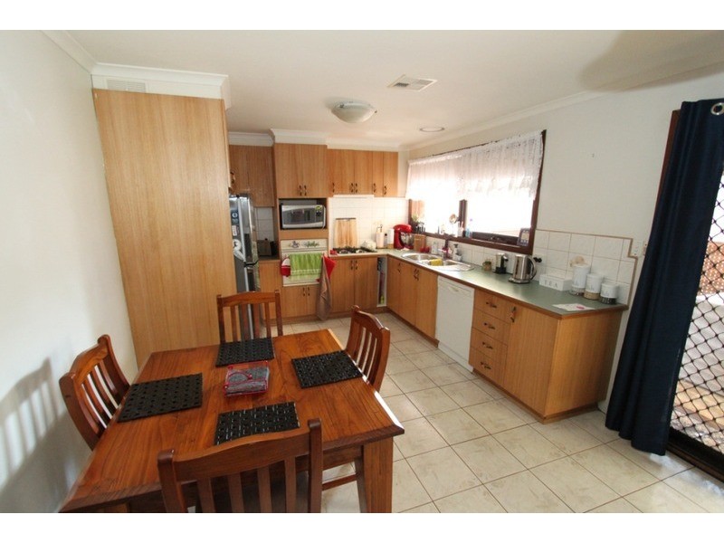 29 Eaton Street, Melton South VIC 3338