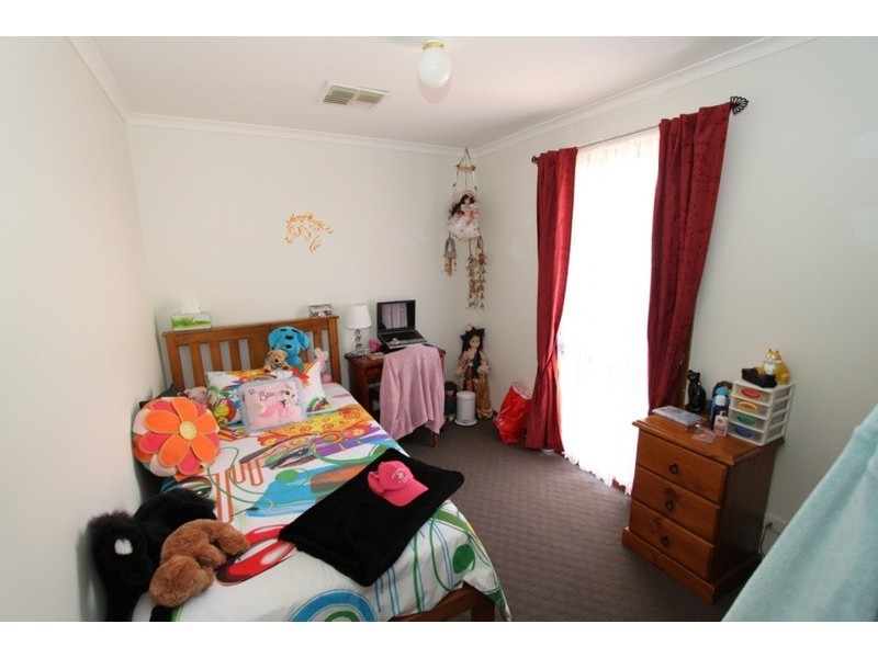 29 Eaton Street, Melton South VIC 3338