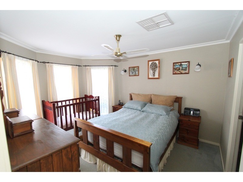 17 Fleetwood Circuit, Melton West VIC 3337