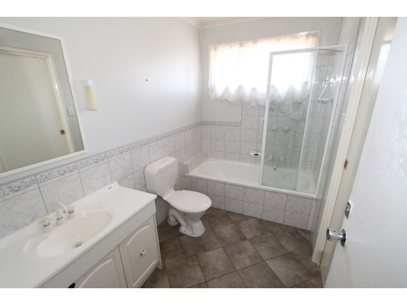 9 Raleighs  Road, Melton VIC 3337