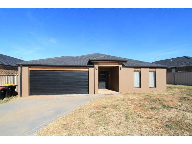 7 Shearwater Way, Melton West VIC 3337