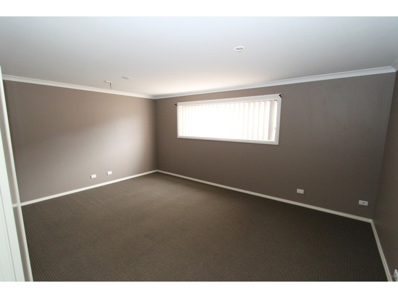 7 Shearwater Way, Melton West VIC 3337