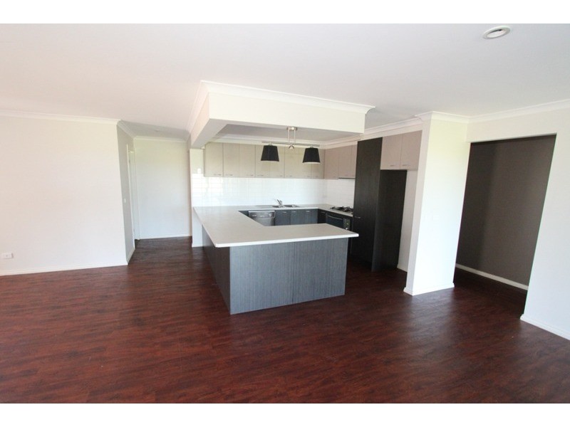 7 Shearwater Way, Melton West VIC 3337