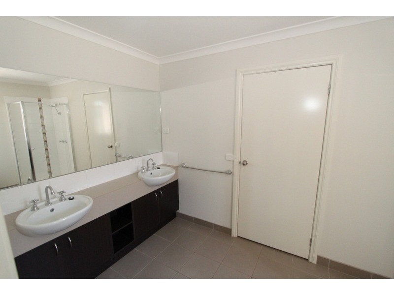 7 Shearwater Way, Melton West VIC 3337