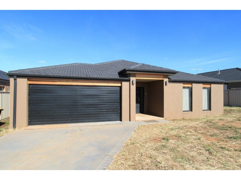 7 Shearwater Way, Melton West VIC 3337