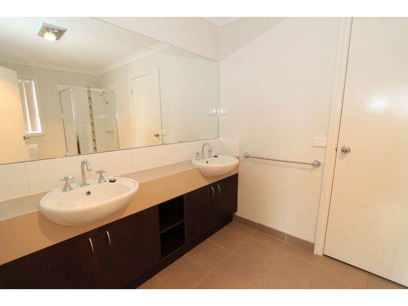 7 Shearwater Way, Melton West VIC 3337