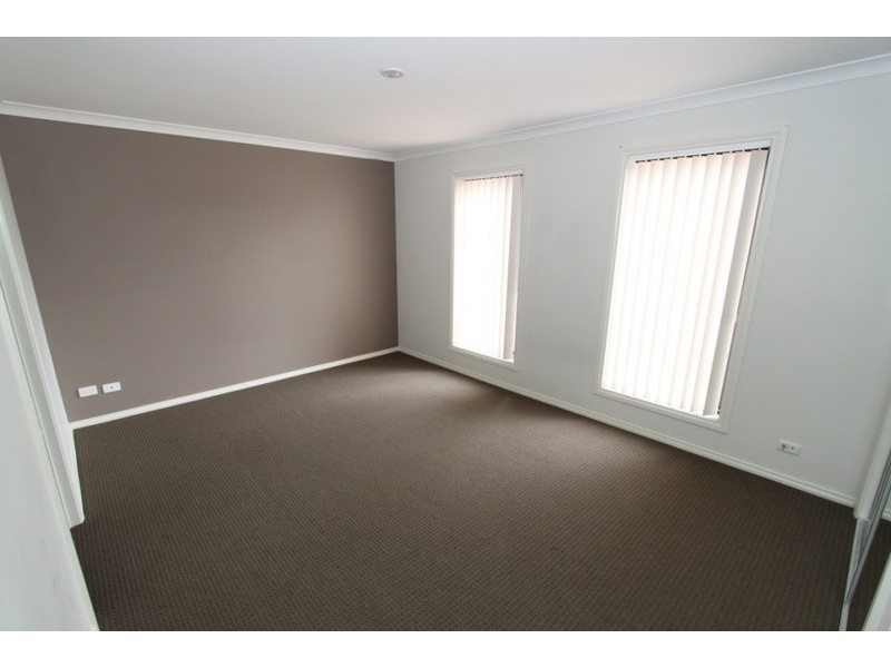 7 Shearwater Way, Melton West VIC 3337