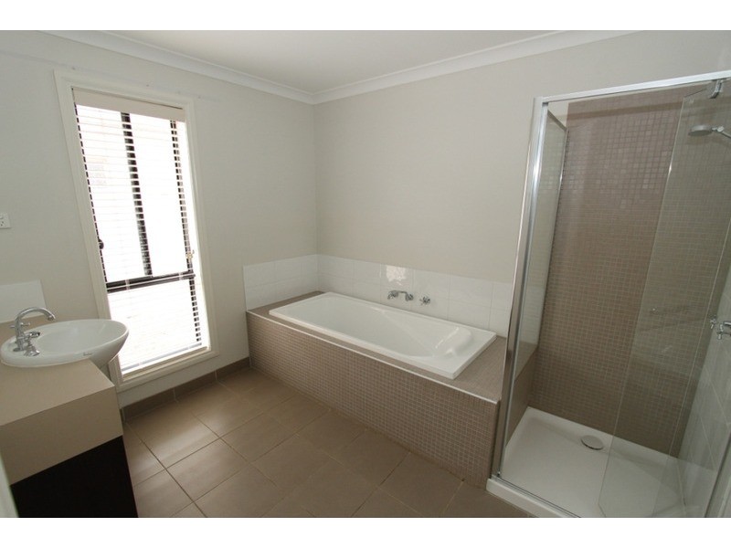 7 Shearwater Way, Melton West VIC 3337