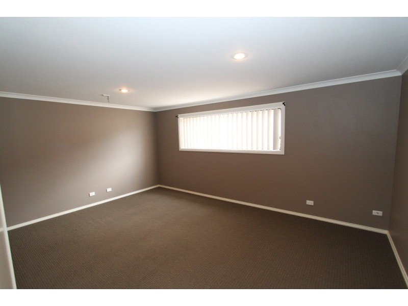 7 Shearwater Way, Melton West VIC 3337