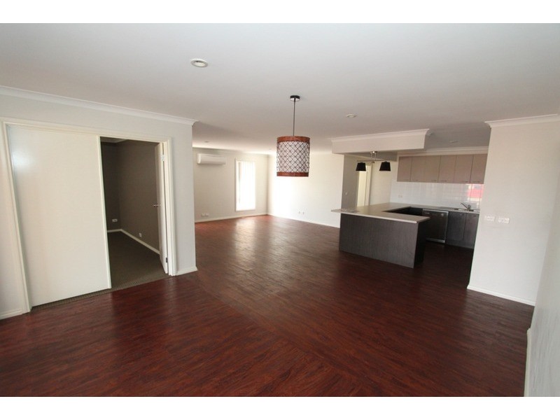 7 Shearwater Way, Melton West VIC 3337