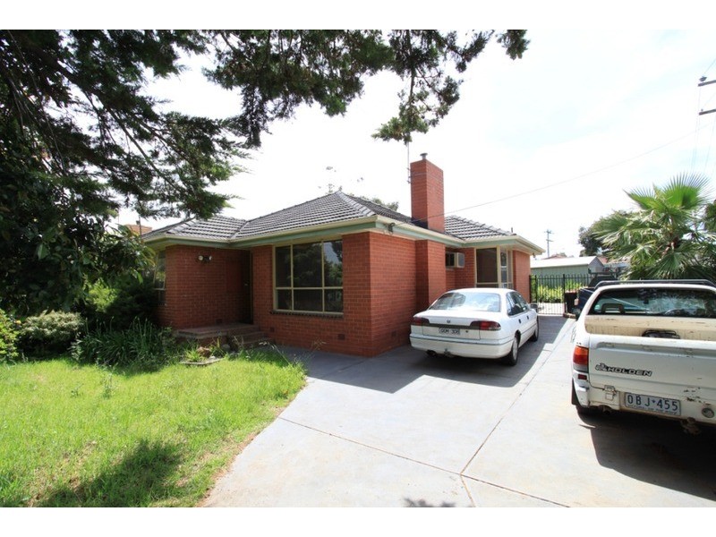 2 Quail Crescent, Melton VIC 3337