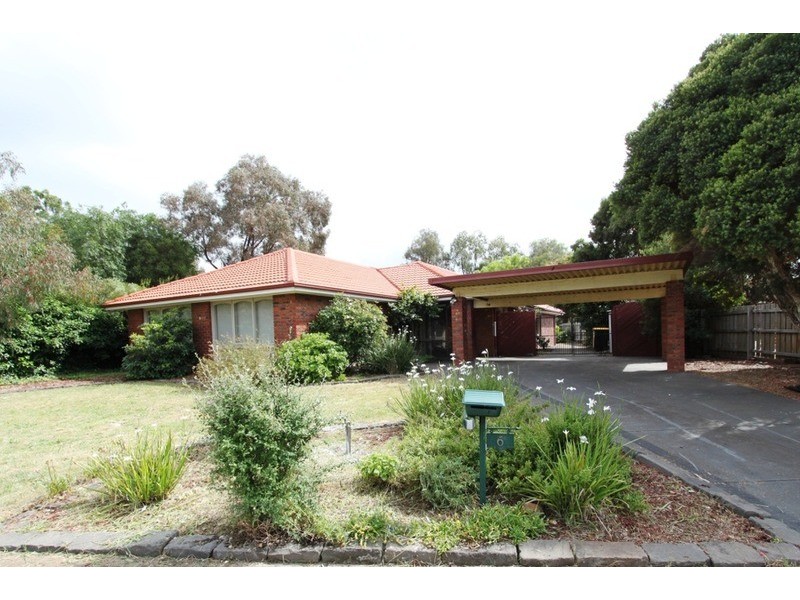6 Cresmont Drive, Melton South VIC 3338