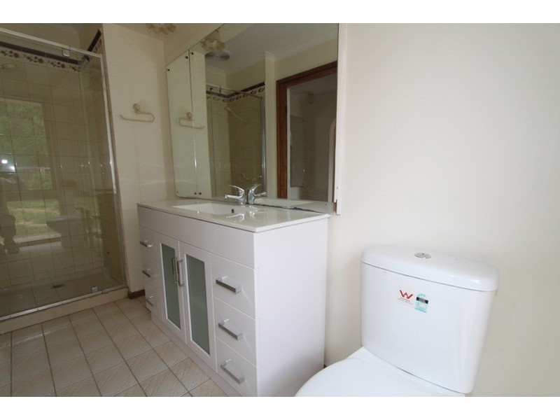 6 Cresmont Drive, Melton South VIC 3338