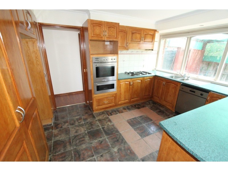 6 Cresmont Drive, Melton South VIC 3338