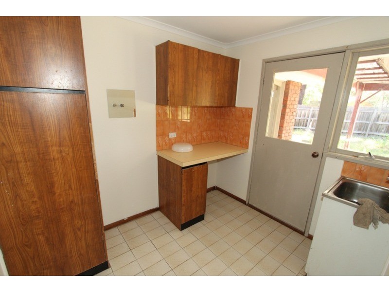 6 Cresmont Drive, Melton South VIC 3338