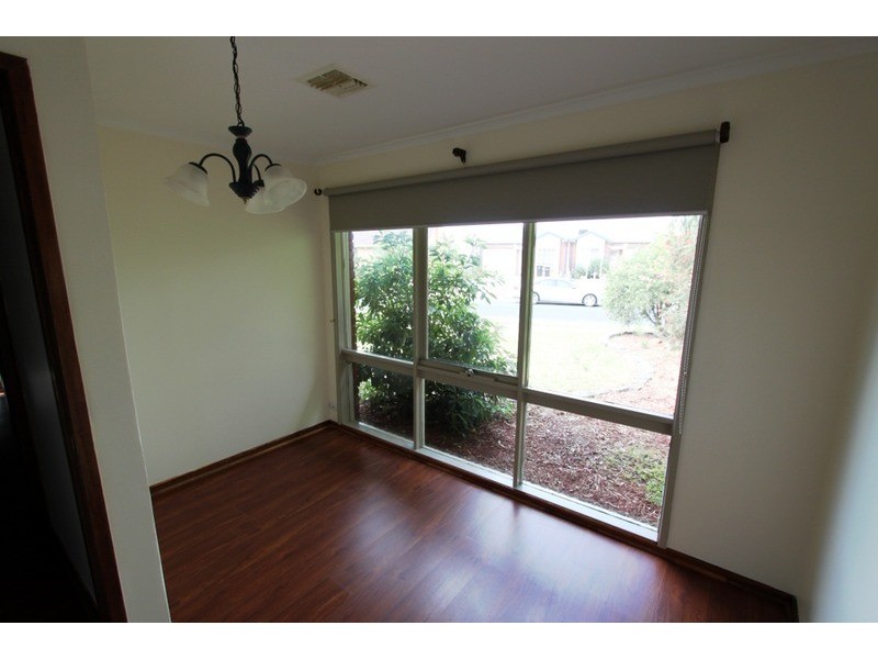 6 Cresmont Drive, Melton South VIC 3338