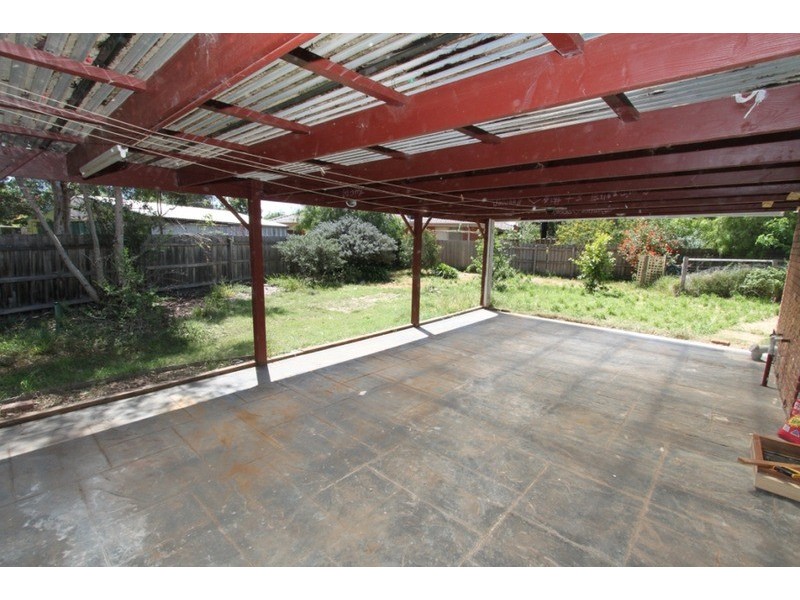 6 Cresmont Drive, Melton South VIC 3338